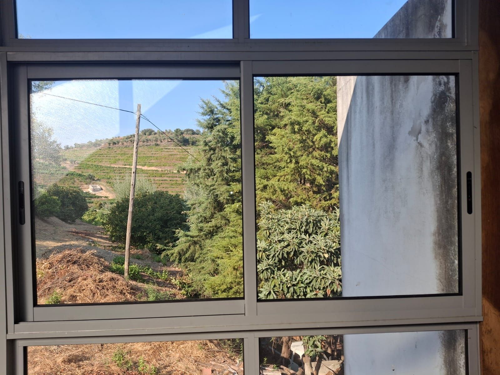 Caixilharia em alumínio com vidro duplo