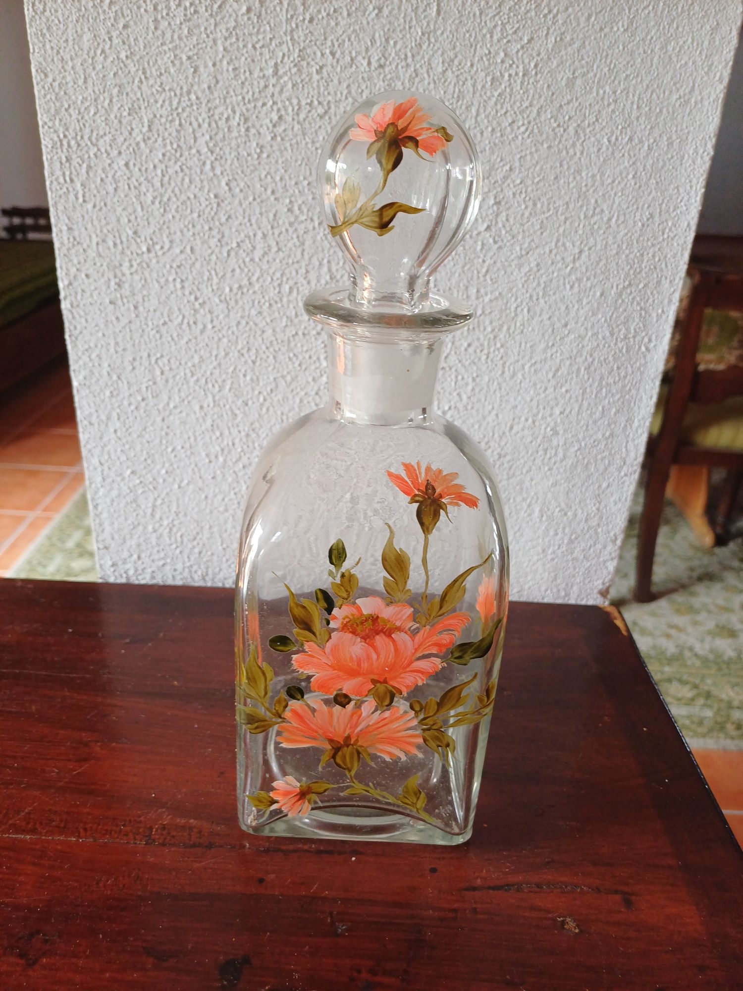 Garrafa de vidro antiga pintada
