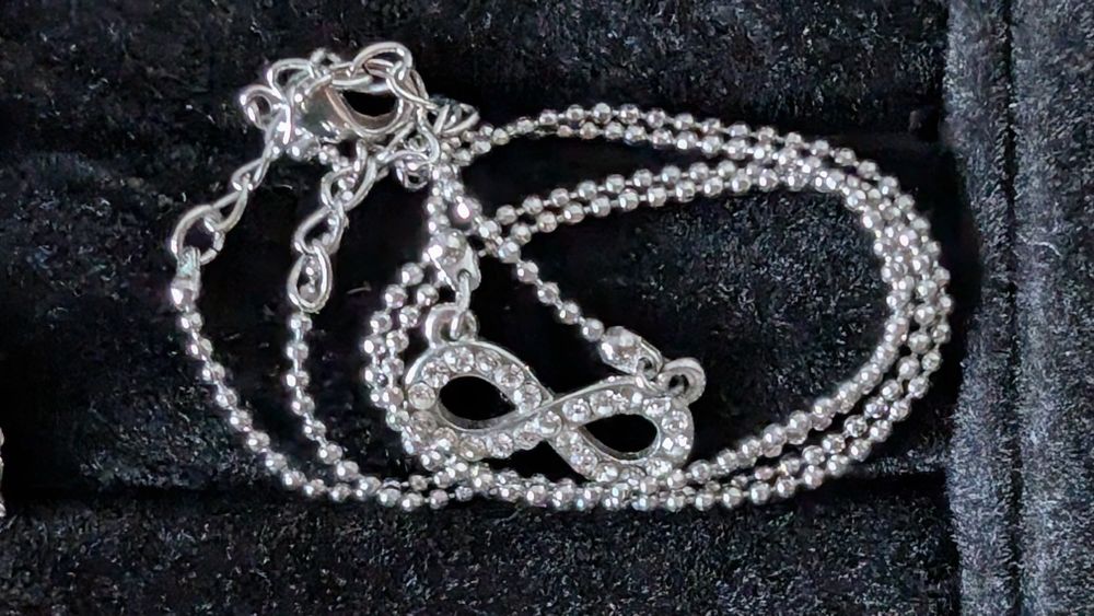 Łańcuszek srebrny znak nieskończoności