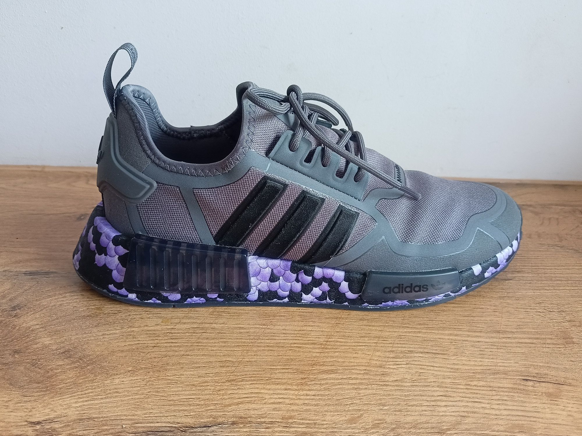 Buty sportowe Adidas NMD R1 r.41