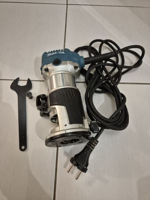 Frezarka Makita Rt0700C