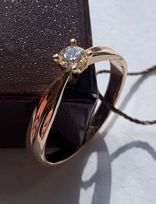 Золота каблучка з діамантом 0.22 ct (585 проба, 2.09 г) / 17 розмір