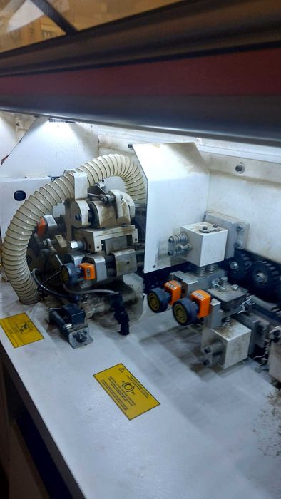 Orladora com tupias de entrada e arredondador