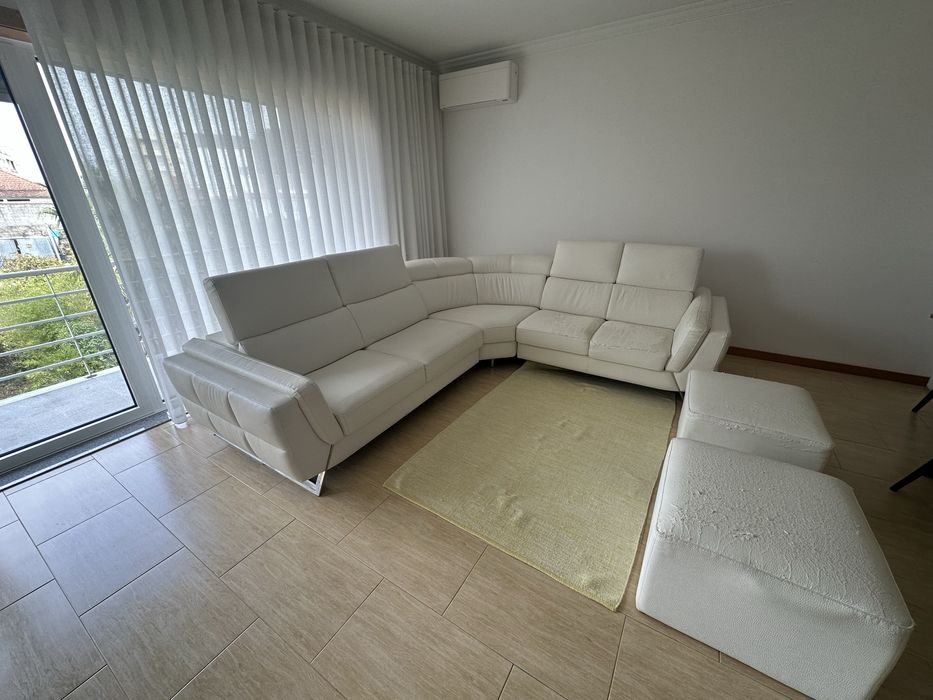 Vendo Sofá muito espaçoso (7 lugares)