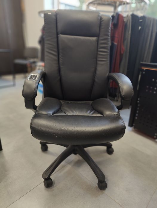 Крісло офісне з масажем трьох зон