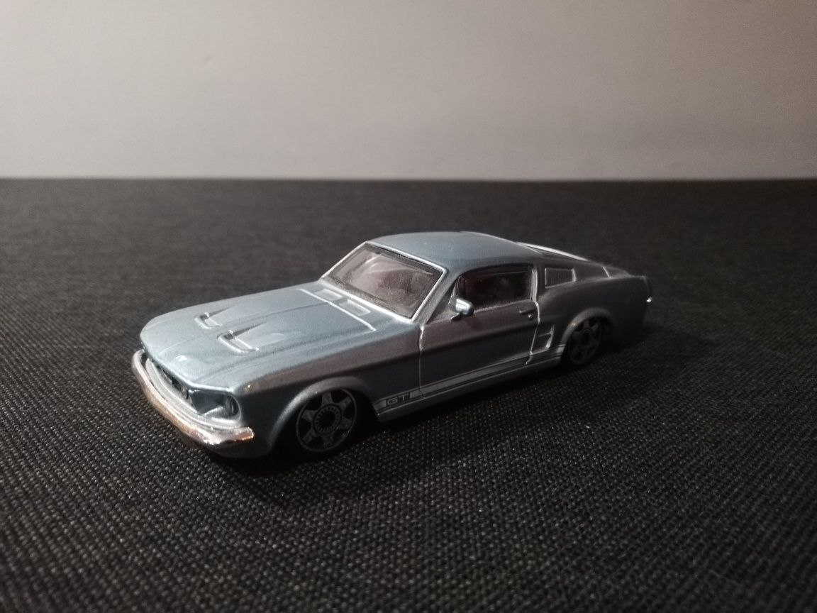 Ford Mustang GT Bburago skala 1:43