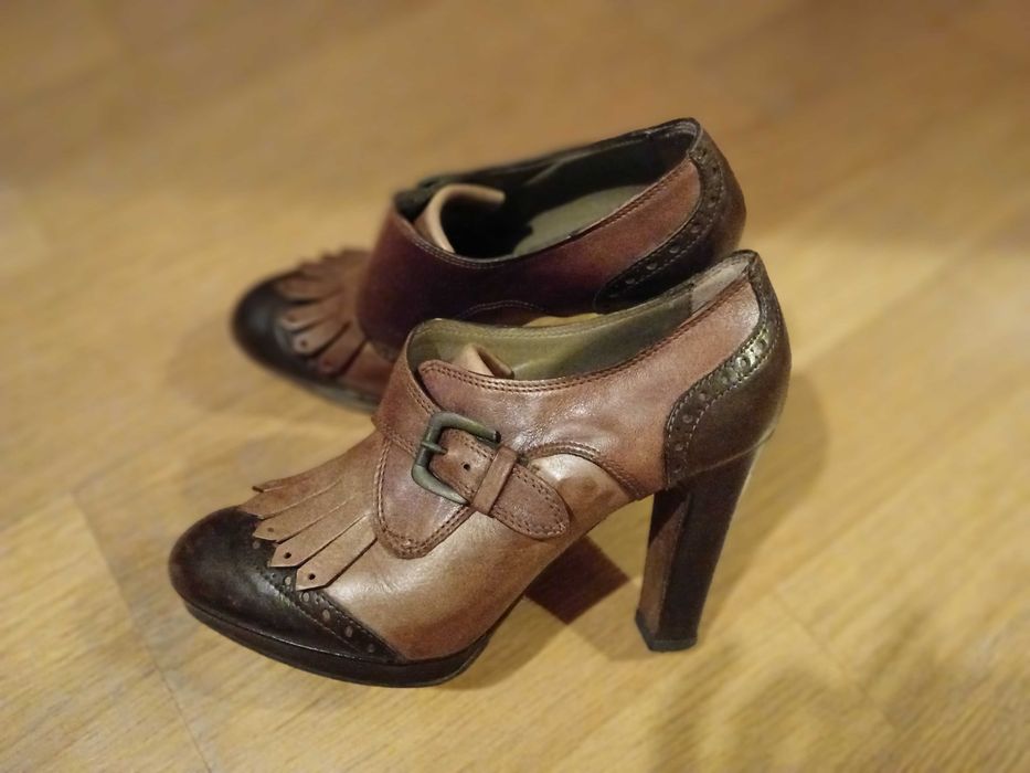 Botins elegantes e confortáveis de Salto Alto