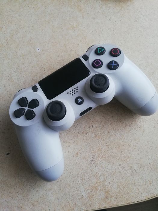 Контроллер DualShock 4.