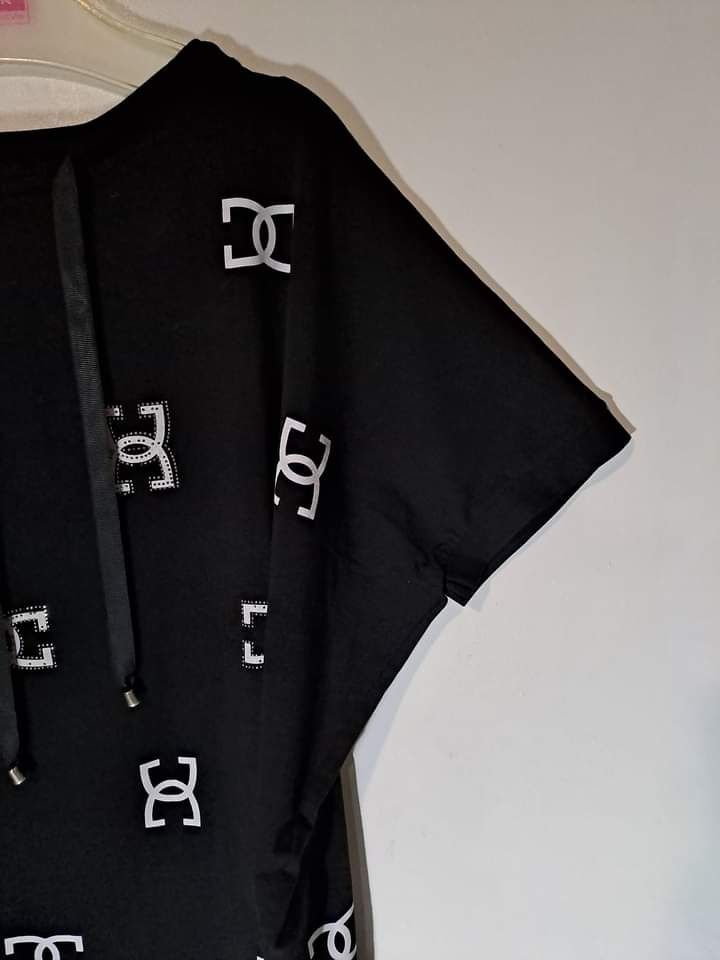 Czarna bluzeczka w modne wzory Rozmiar XL