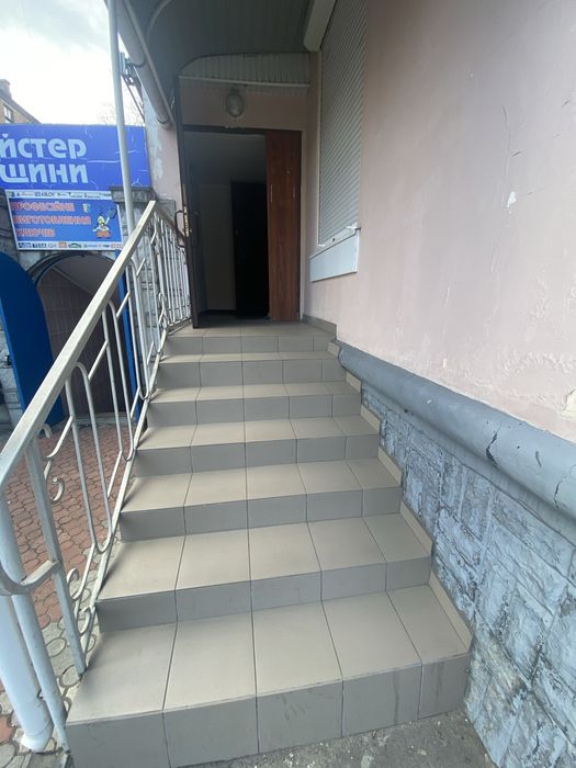 Продам нежитлове приміщення р-н ж/д