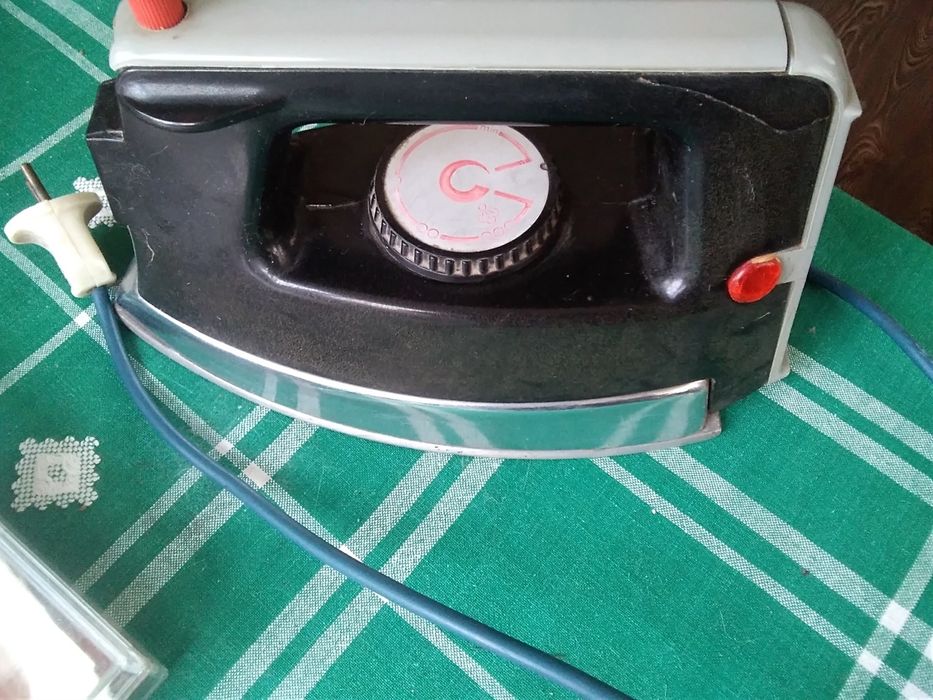 Рабочий утюг советский