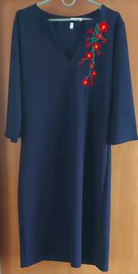 Синя сукня з вишивкою