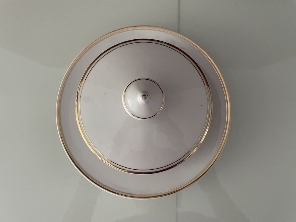 Porcelanowa,okrągła maselniczka