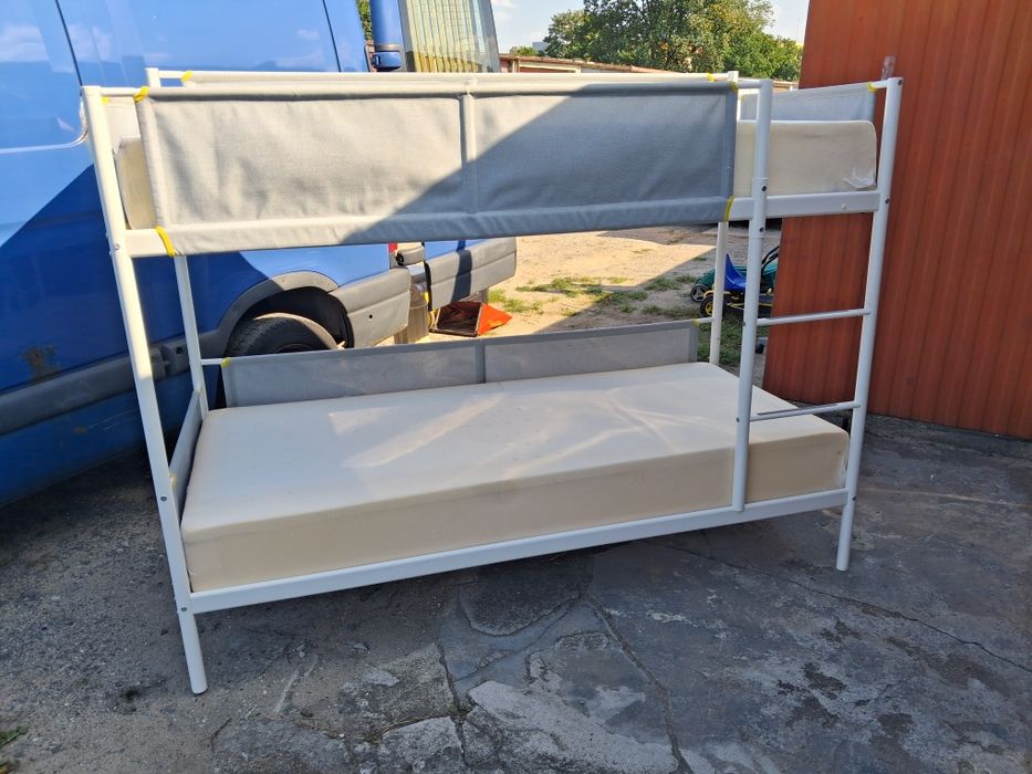 Łóżko piętrowe białe metalowe