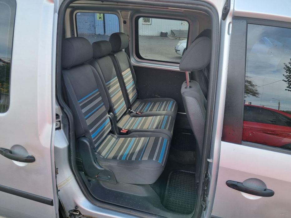 Продам VW CADDY  оригинальный пассажир декабрь 2010г.в.010ш