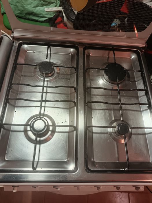 Fogão a gás com forno elétrico