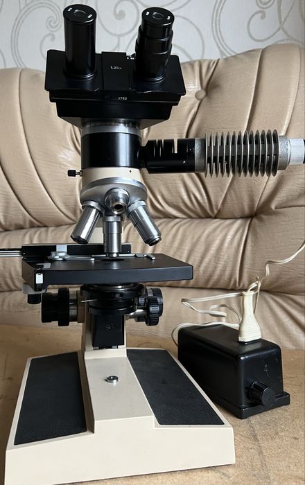 Мікроскоп PZO з освітлювачем ОЕ-1 в ідеальному стані !