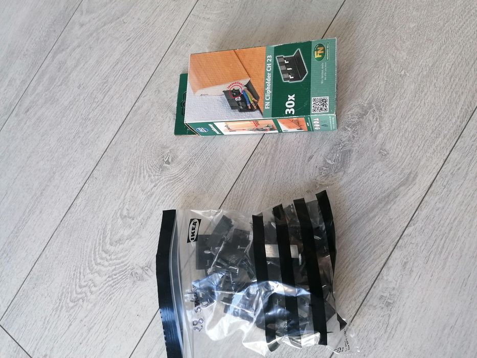 Klipsy do montażu listw przypodłogowych