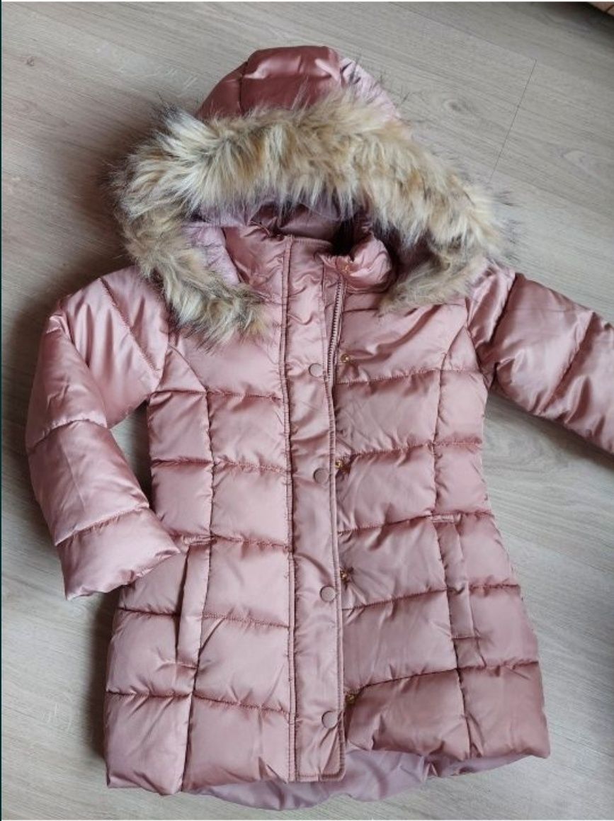 Фирменная куртка H&М для девочки на 6-8 лет, в идеальном состоянии! 
О
