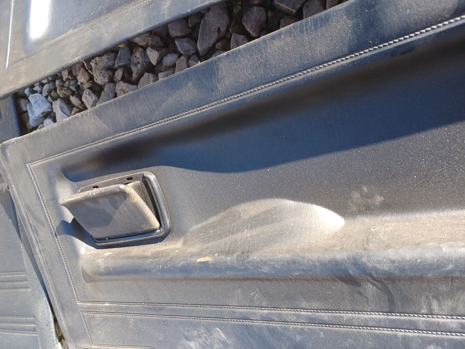 Boczki drzwiowe golf mk1 3d czarne.