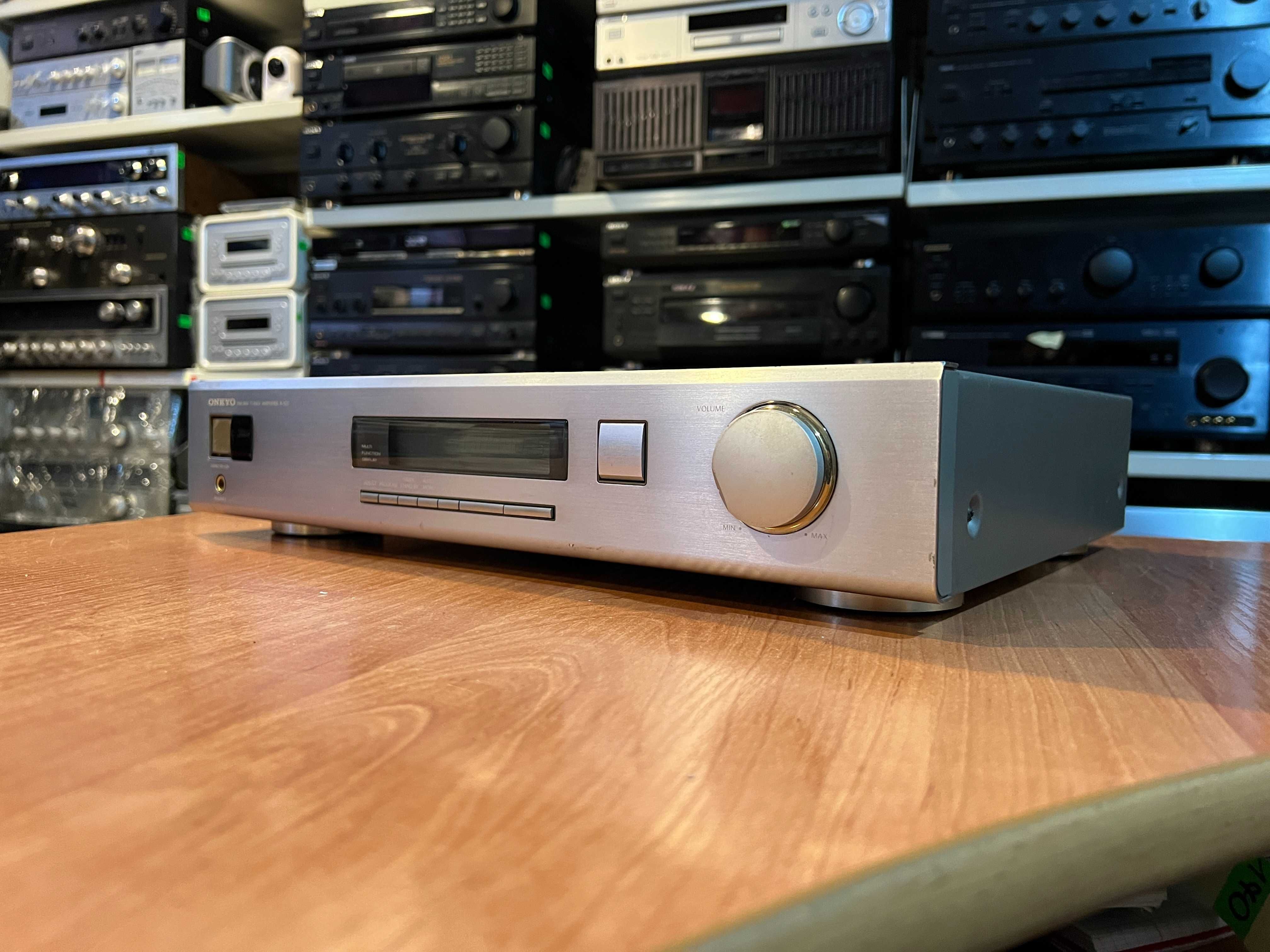 Amplituner/Wzmacniacz Onkyo R-100 Audio Room