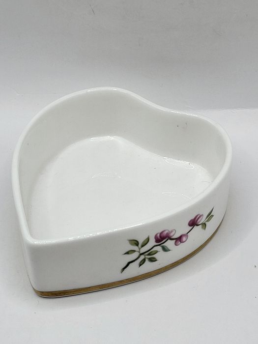 Porcelanowe pudełko na drobiazgi Spode