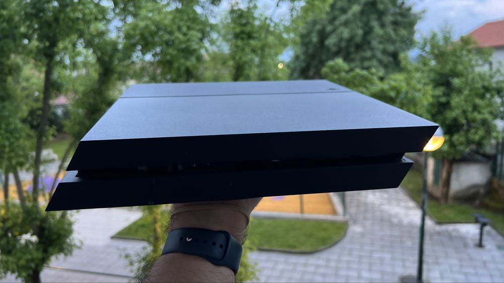 Playstation 4 (1TB) Com Caixa