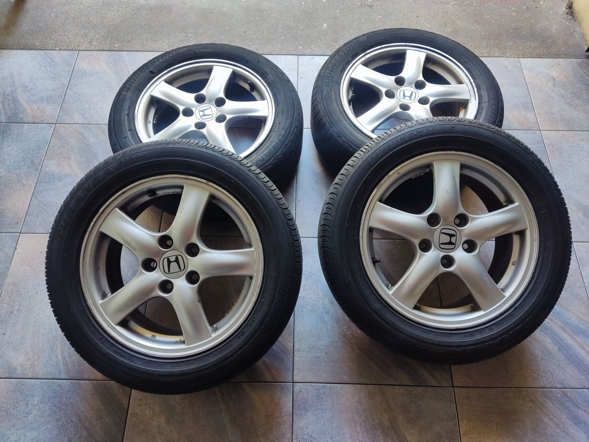 Jantes 16" com pneus Bridgestone Turanza