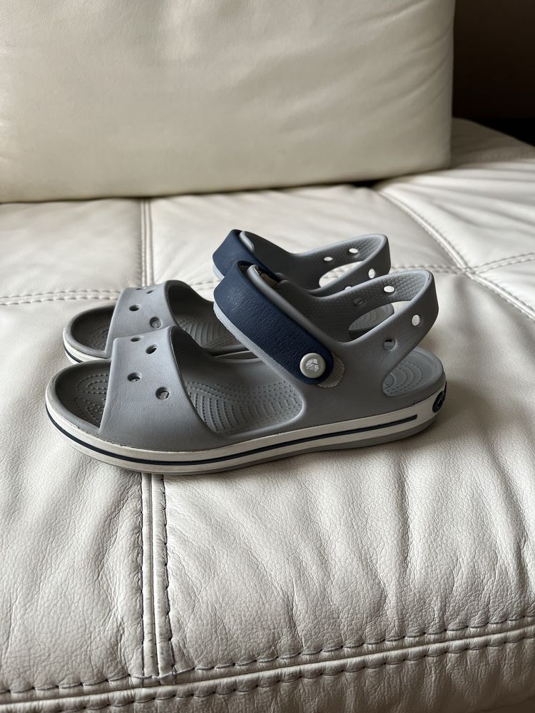 Sandałki crocs j3