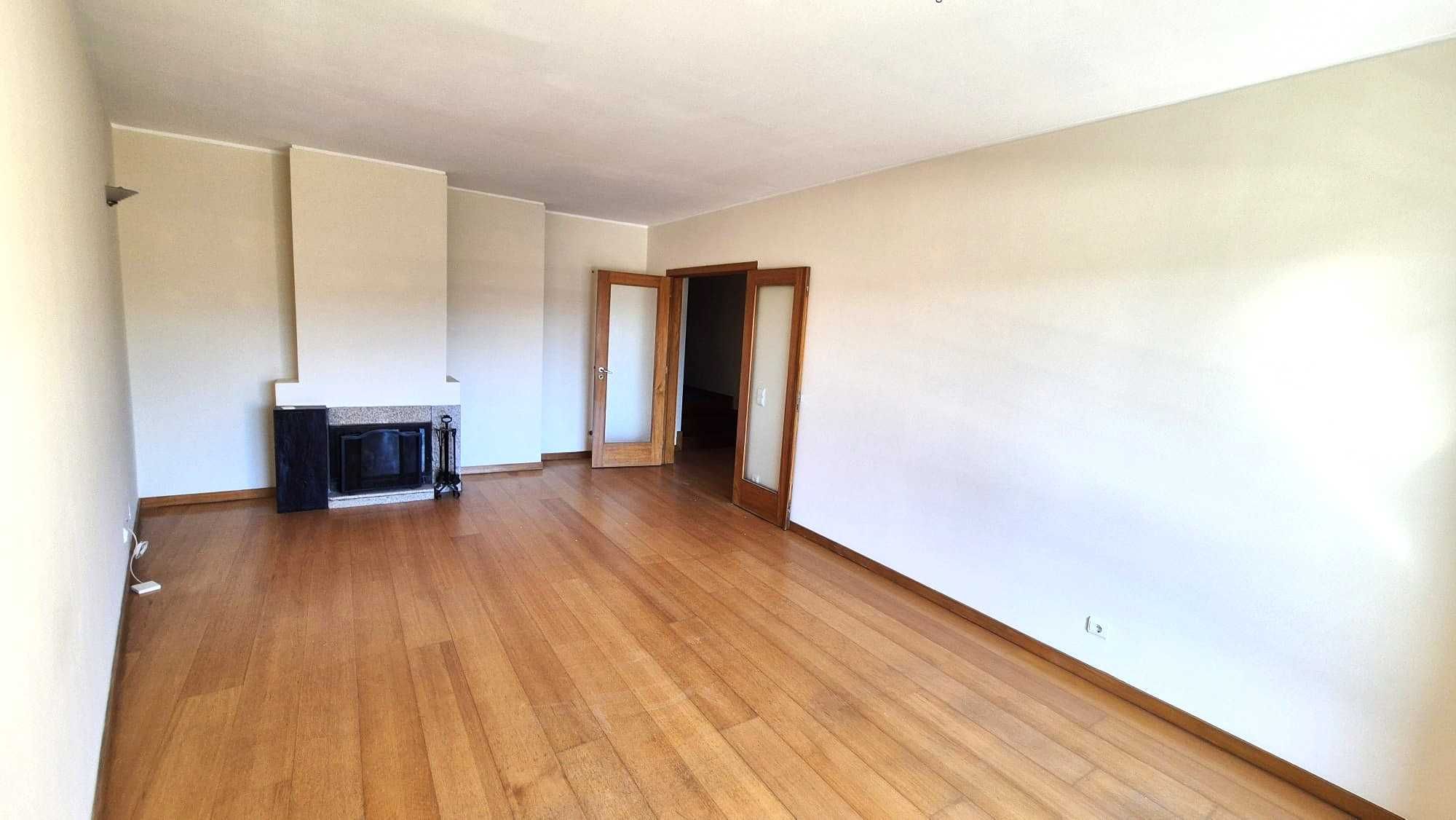 Excelente Apartamento T3, Areas muito grandes e Varanda