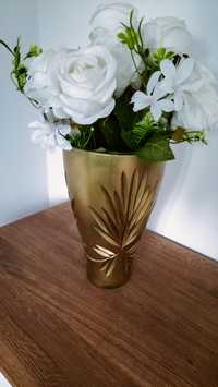 Kryształowy wazon z kwiatami