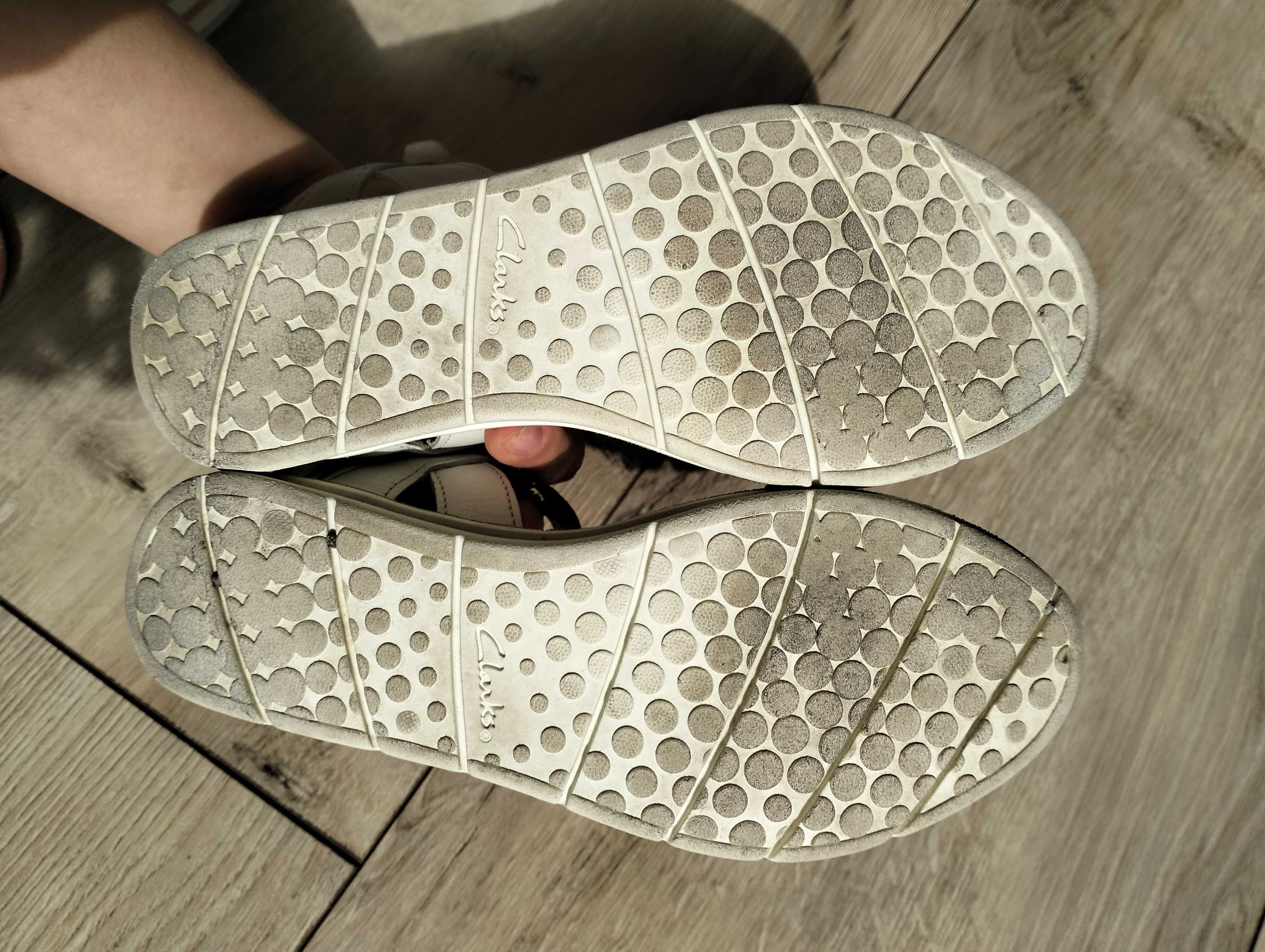 Босоніжки босоножки сандали clarks шкіряні кожаные натуральные 22,5 см