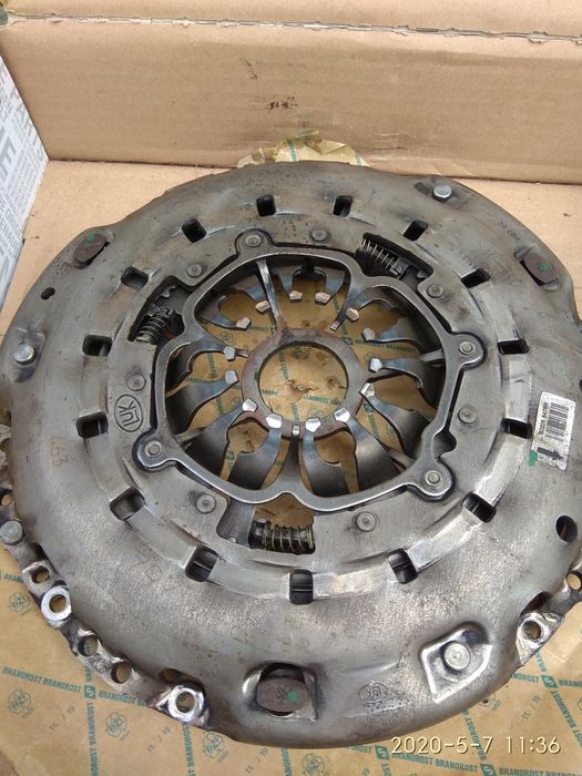 Nissan Qashgai Прода двухмасовий маховик з корзиною і диском зчеплення