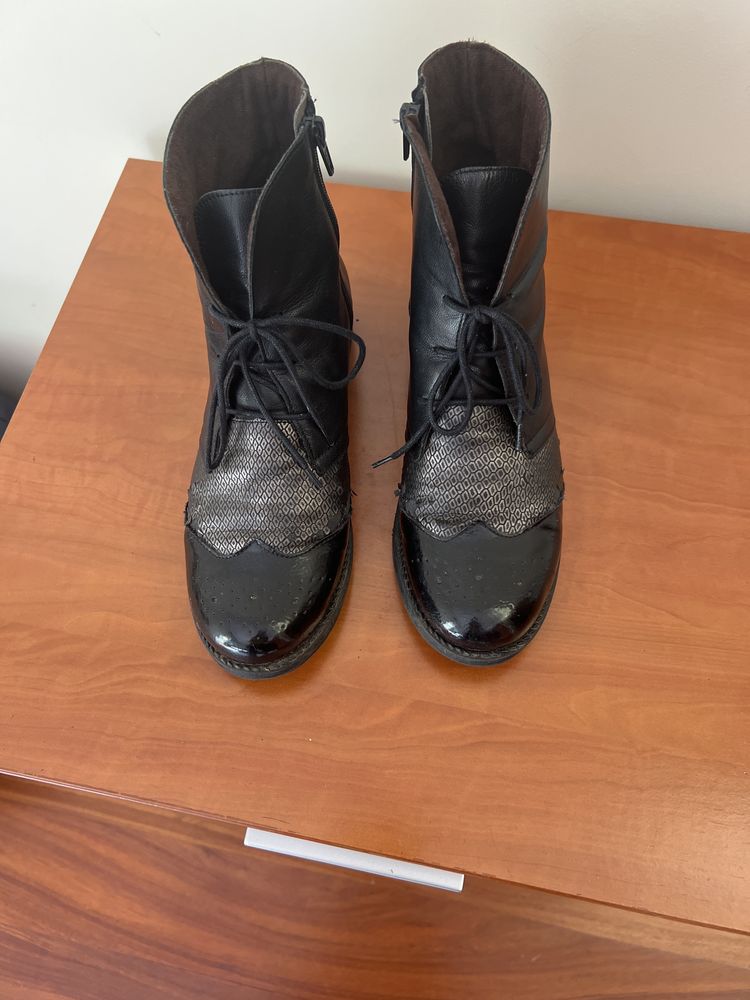 Botins pretos rasos
