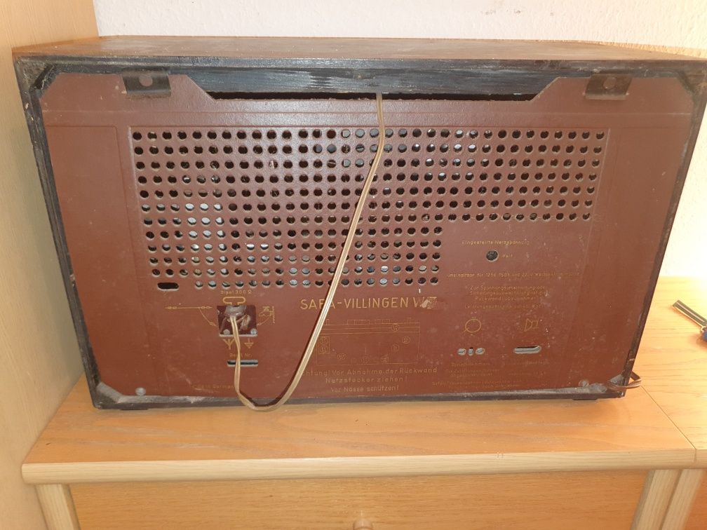 Radio lampowe firmy SABA.