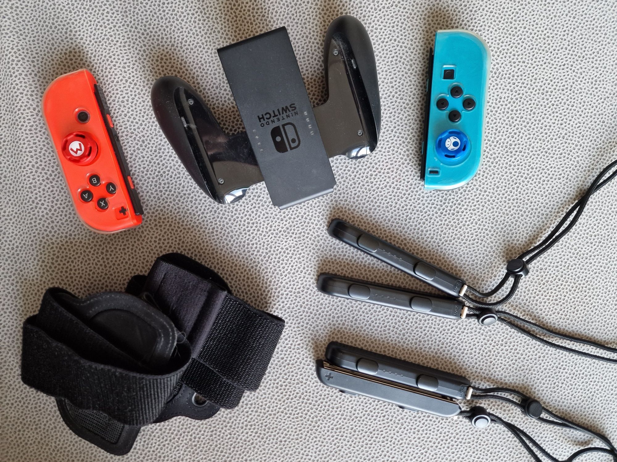 Konsola nintendo switch czerwono niebieski zestaw + dodatki