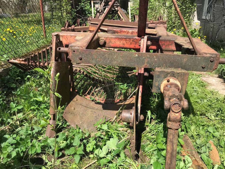 Трактор ЮМЗ (2005) ескаватор (плуги, культиватор, косарка та інше)