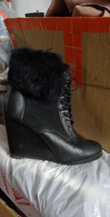 Botki kozaczki skórzane na koturnie, rozmiar 37