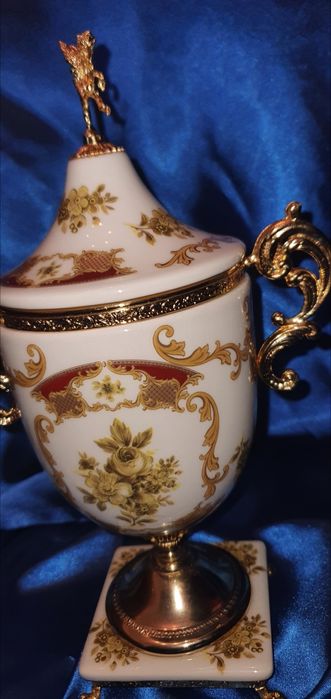 Ânfora em porcelana fina pintada à mão,laminada a ouro