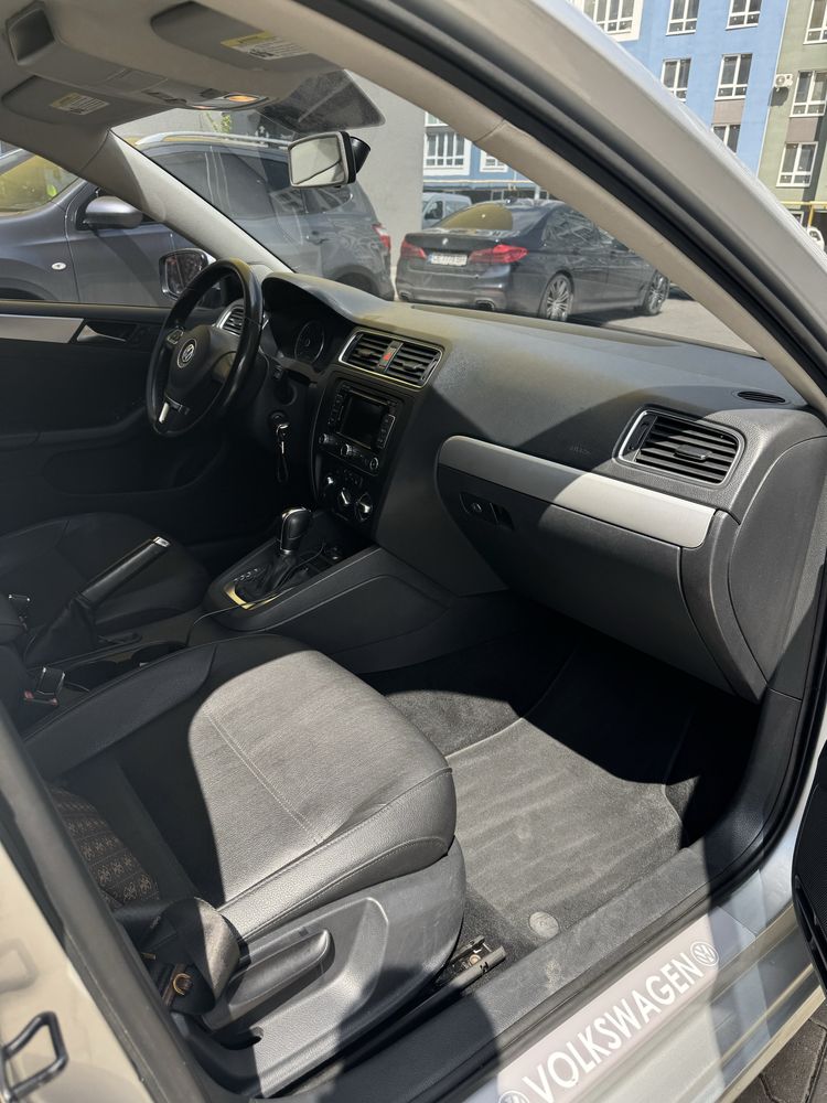 Продаж VW jetta 2.0 дизель автомат 2011 рік