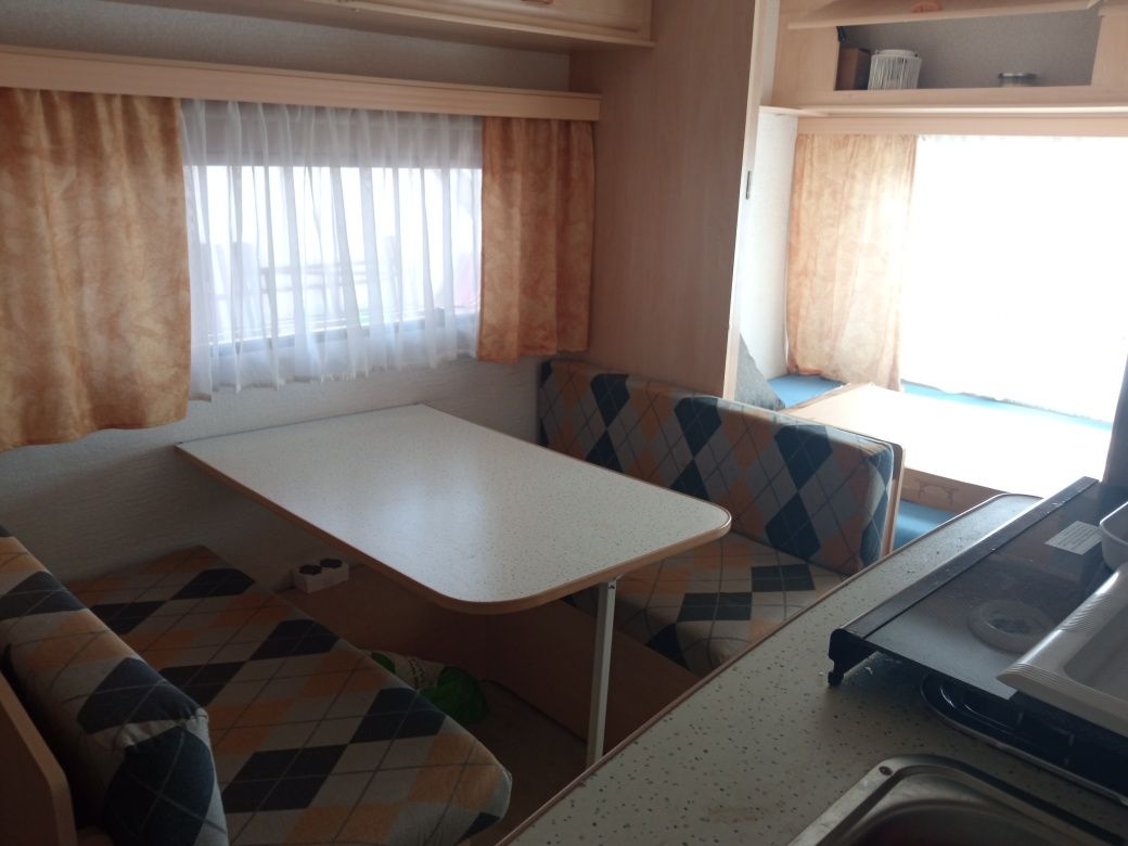 Przyczepa kempingowa Sterckeman Sunstar 490t, łóżka piętrowe, 1200dmc