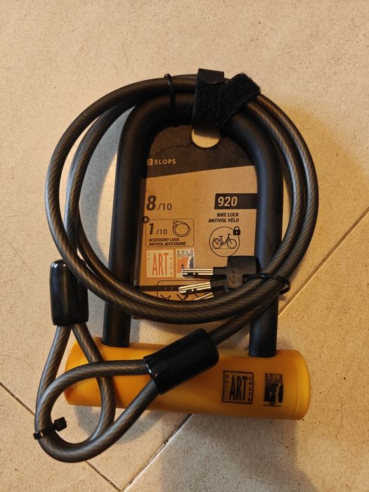 Cadeado + cabo p bicicleta/mota novo