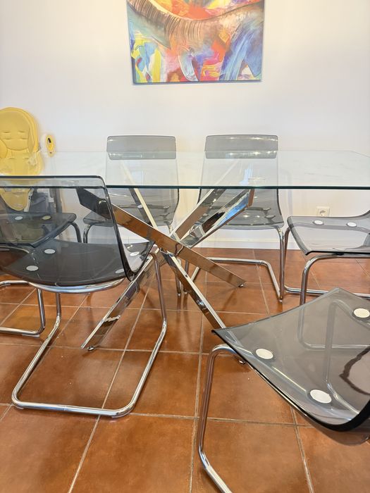 Mesa de vidro com 6 cadeiras