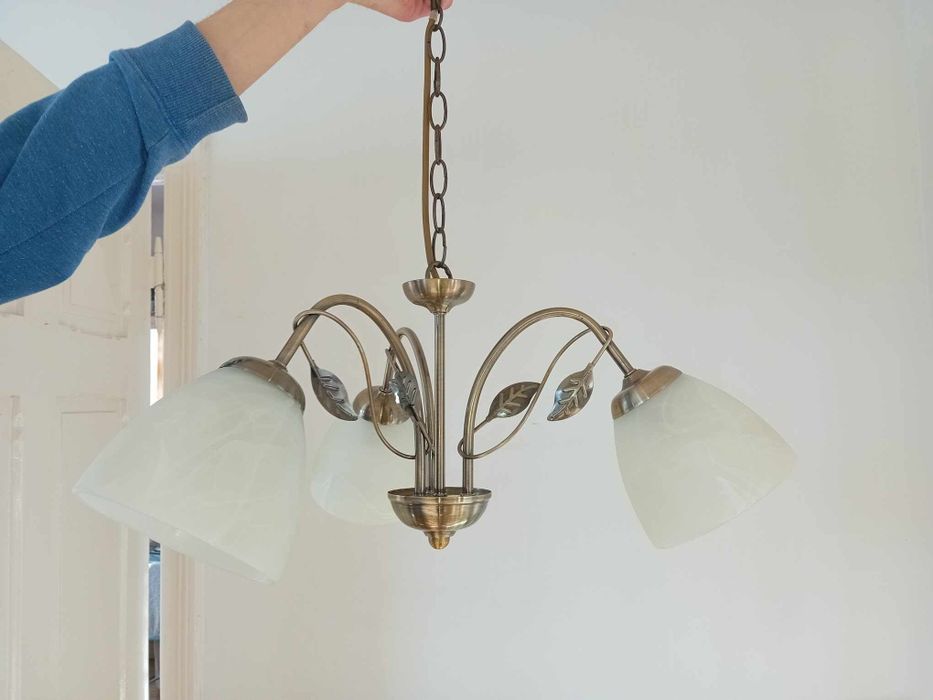 Żyrandol  ala mosiężny z 3 kloszami