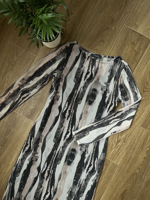 Сукня міді в сіточку