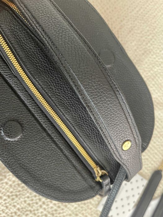 Sabrina Pilewicz Torebka model Ravello czarna ze złotem i 4 paski