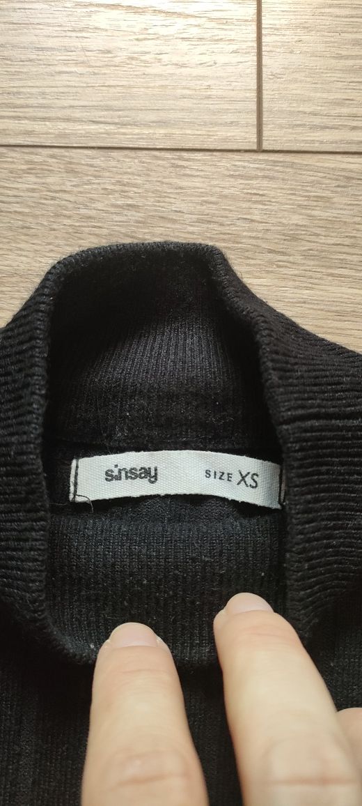 Czarny prążkowany półgolf sweter damski XS