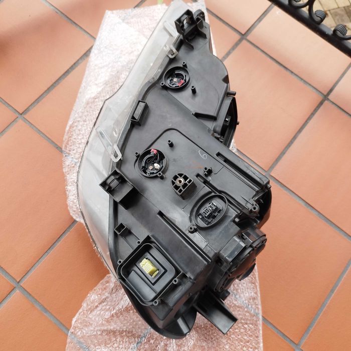 Lampy ksenonowe adaptacyjne  Bmw X5 E70 LIFT - z USA