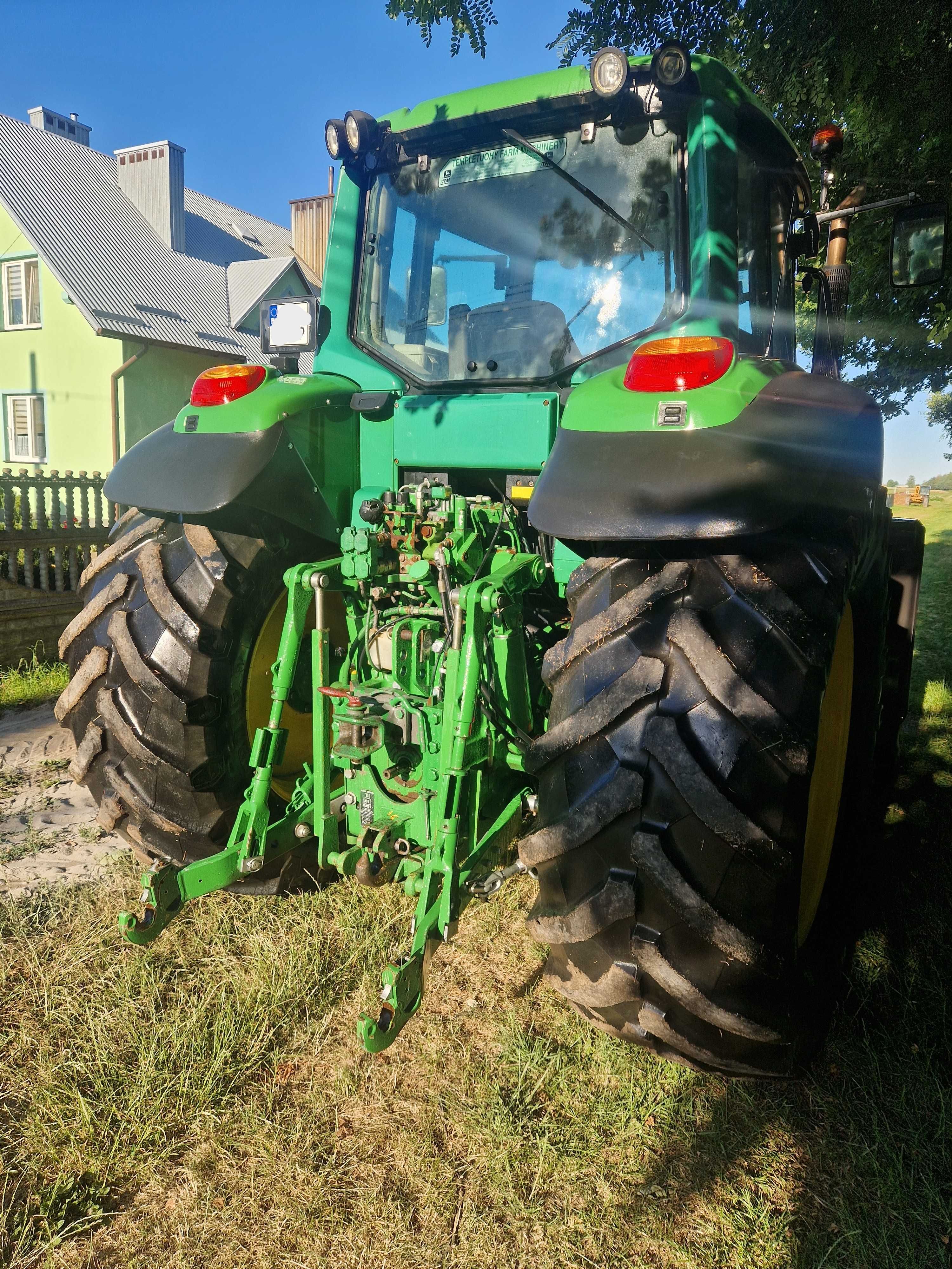 Ciągnik John Deere 6820