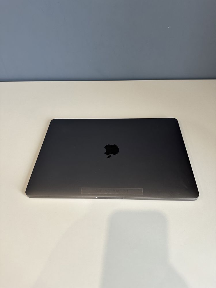 Apple MacBook Pro 13 2018 i7, 16gb, ssd 256gb (4)